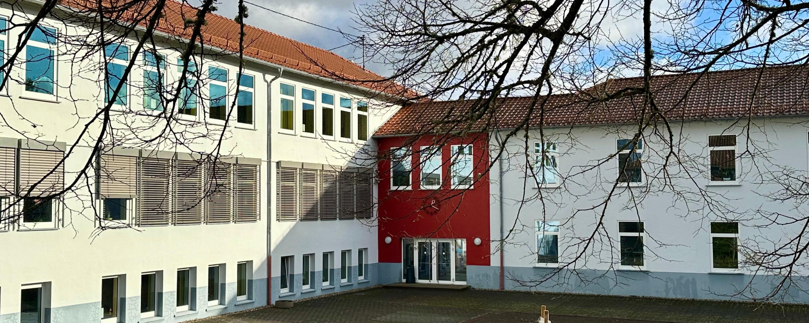 Schulhof 01/2025