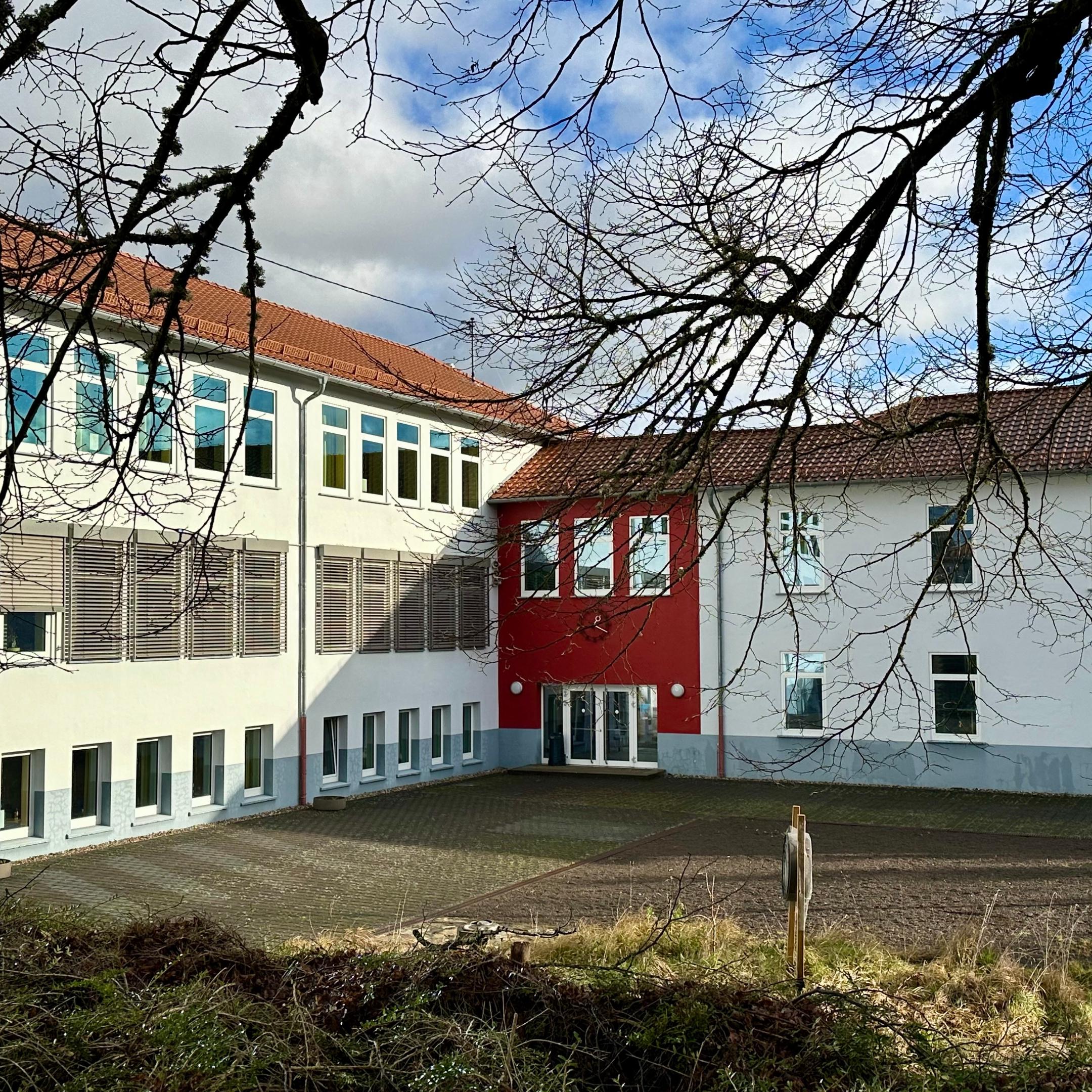 Schulhof 01/2025