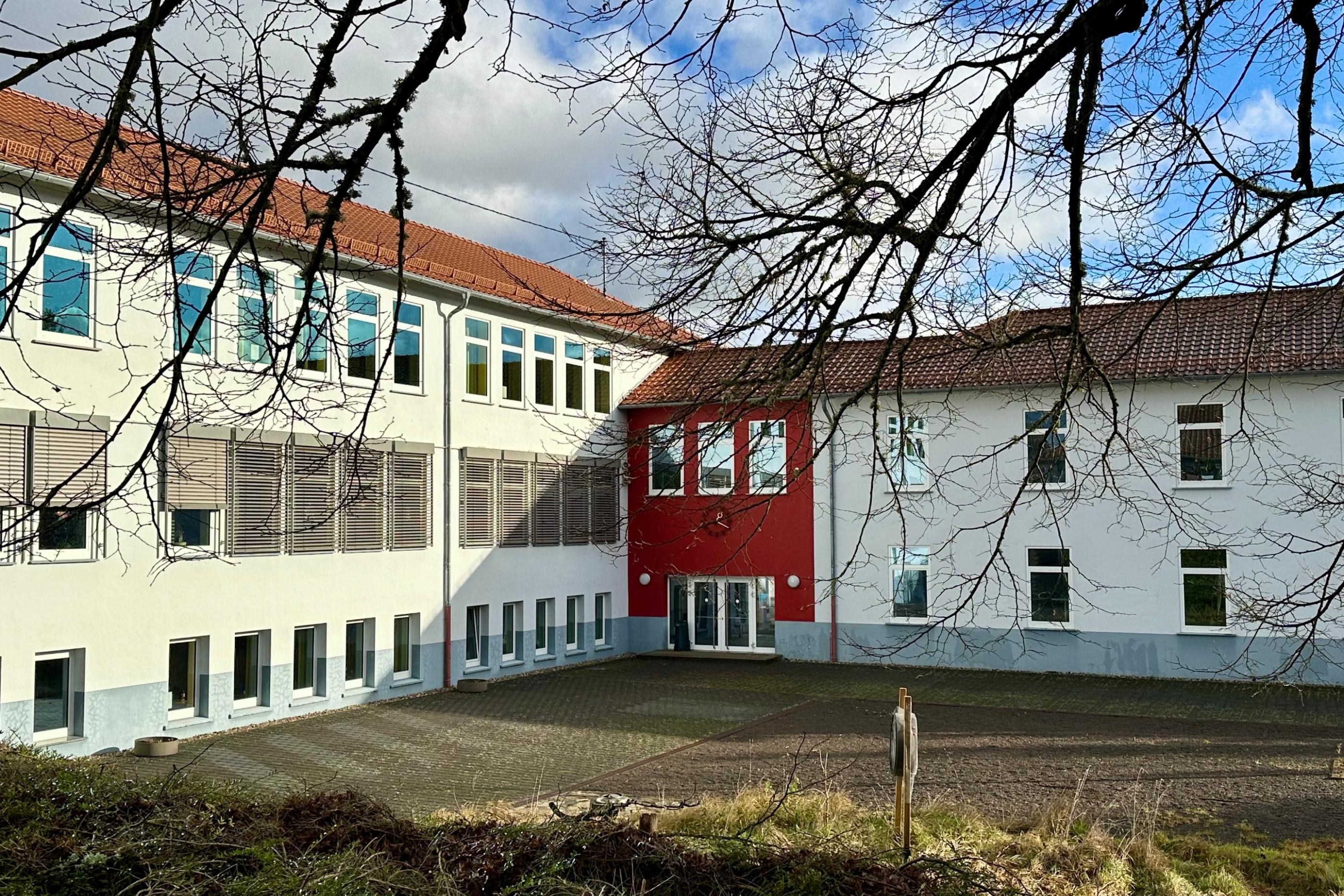 Schulhof 01/2025