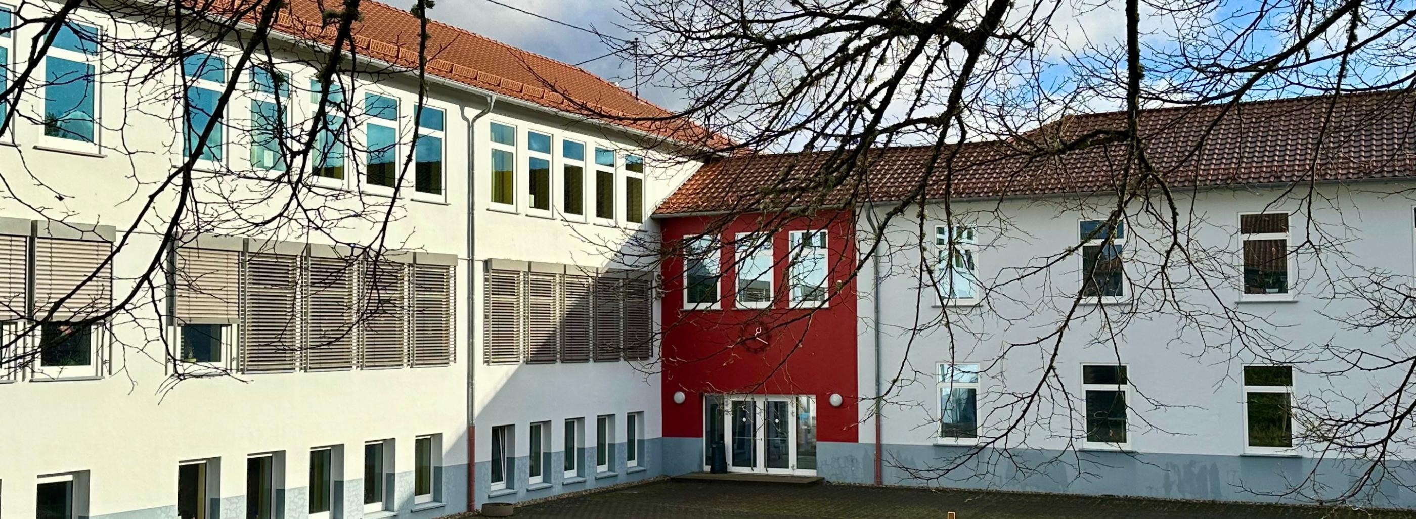 Schulhof 01/2025